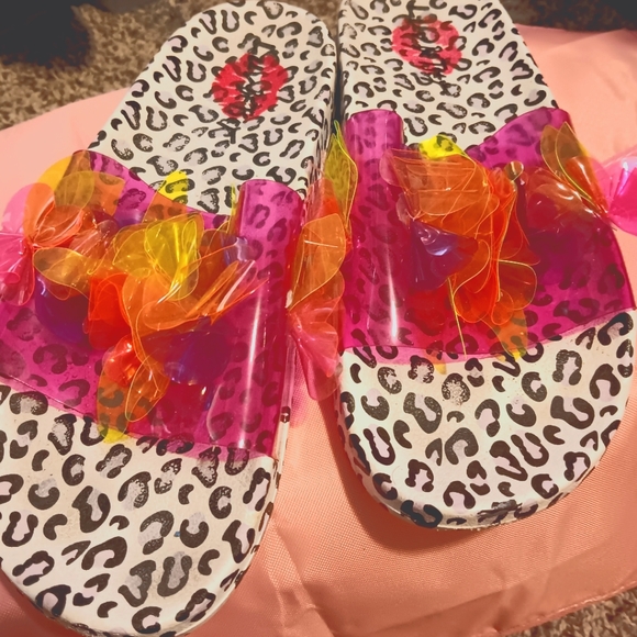 Betsy Johnson slides - Picture 1 of 3